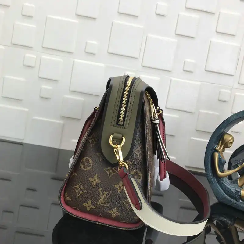 LV Bags 19T1L0332