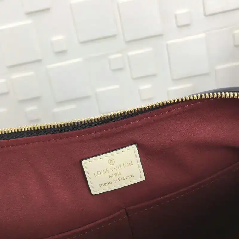 LV Bags 19T1L0332