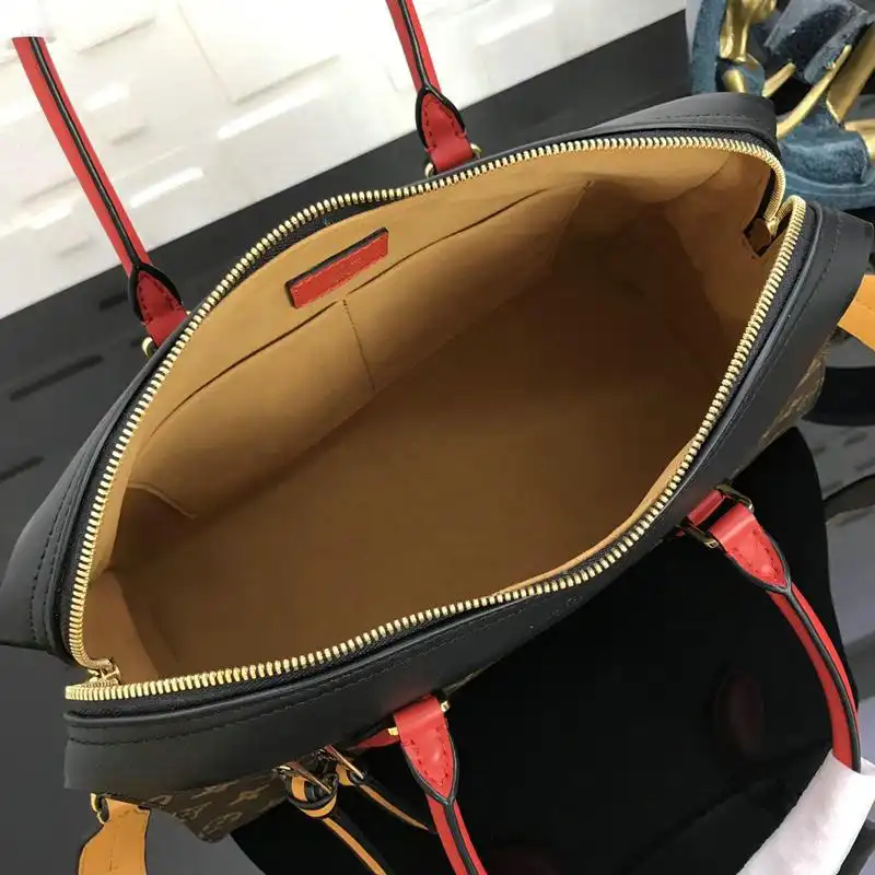 LV Bags 19T1L0336