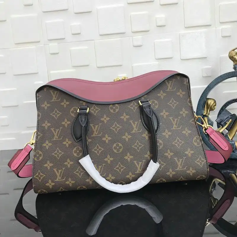 LV Bags 19T1L0337