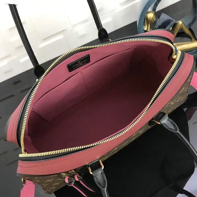 LV Bags 19T1L0337