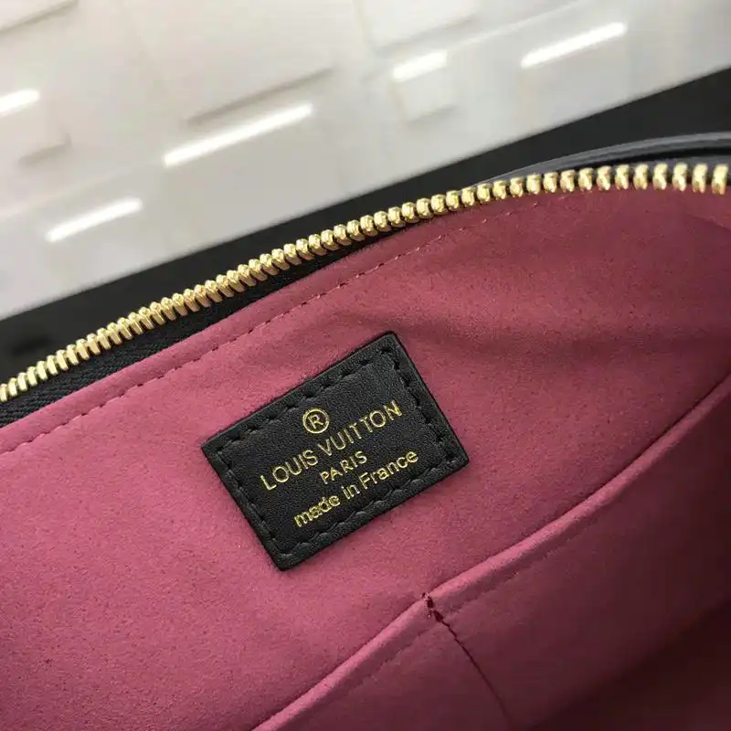 LV Bags 19T1L0337