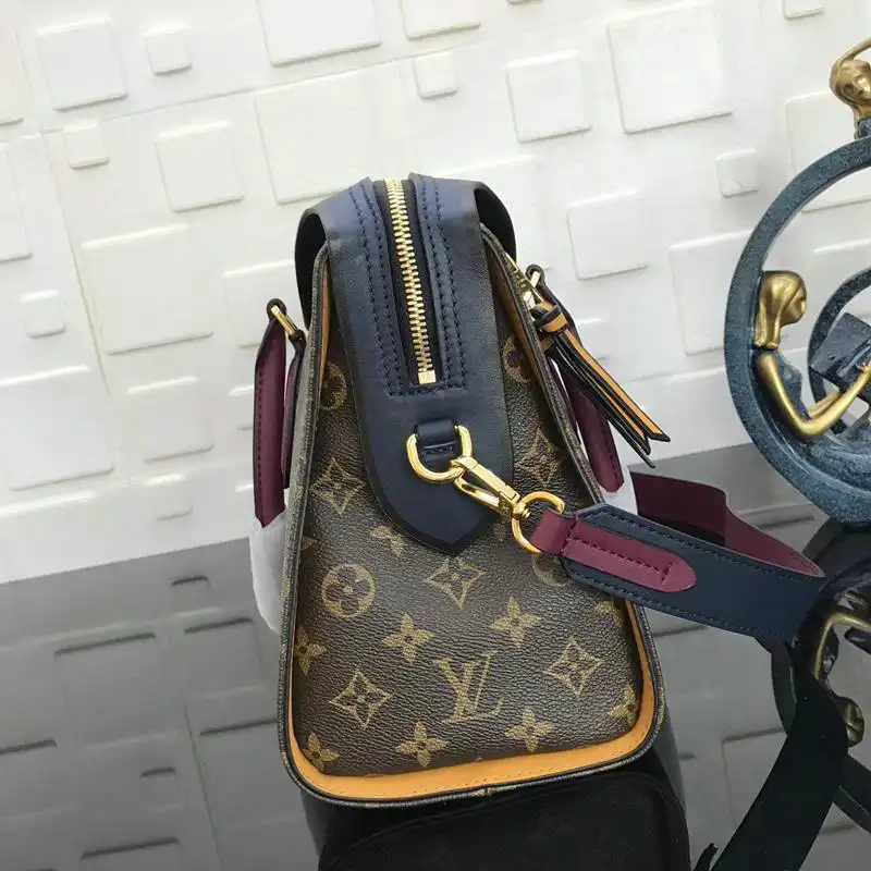 LV Bags 19T1L0338