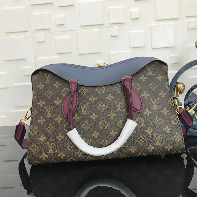 LV Bags 19T1L0338