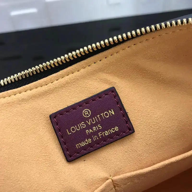 LV Bags 19T1L0338