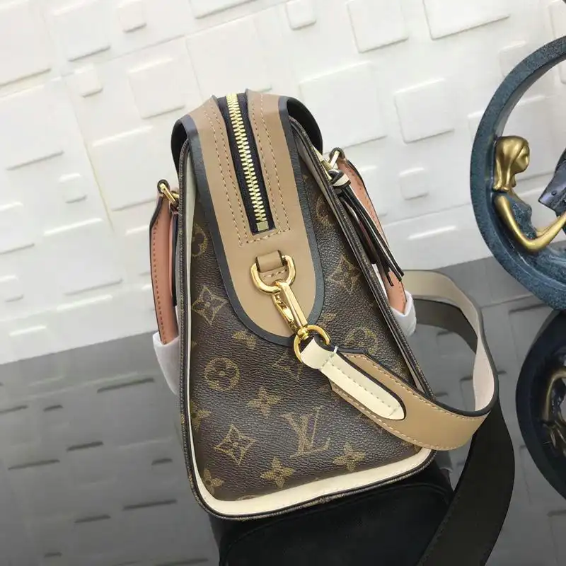 LV Bags 19T1L0339