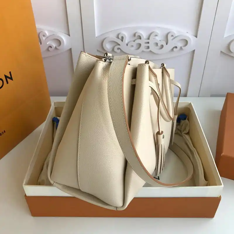 LV Bags 19T1L0340