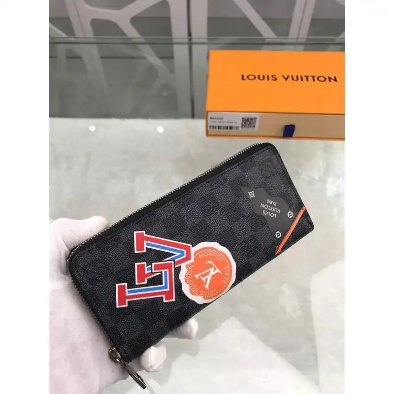 LV Bags 19T1L0358