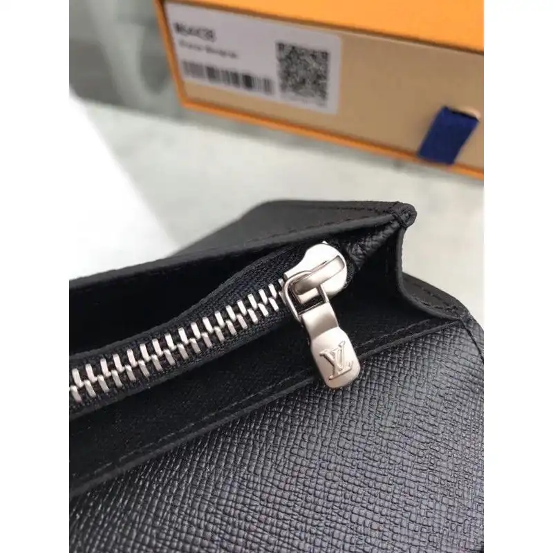 LV Bags 19T1L0365