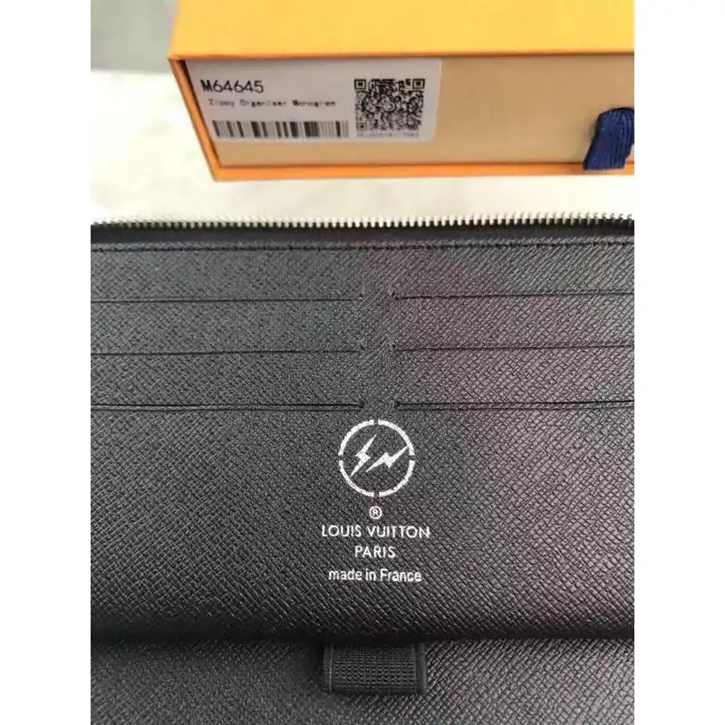 LV Bags 19T1L0366