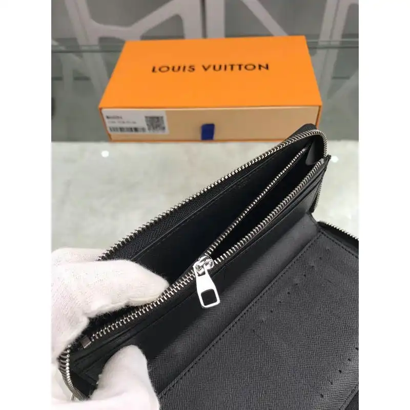 LV Bags 19T1L0369