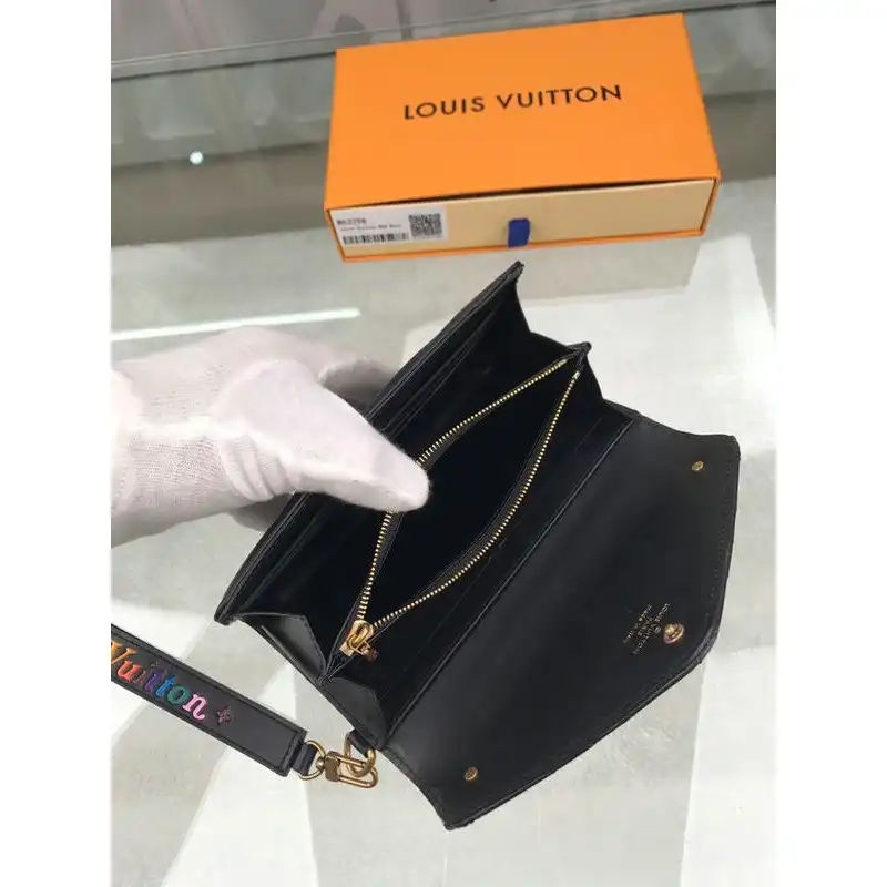 LV Bags 19T1L0370