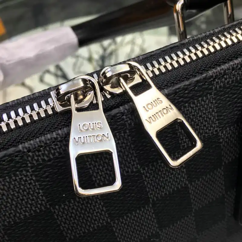 LV Bags 19T1L0376