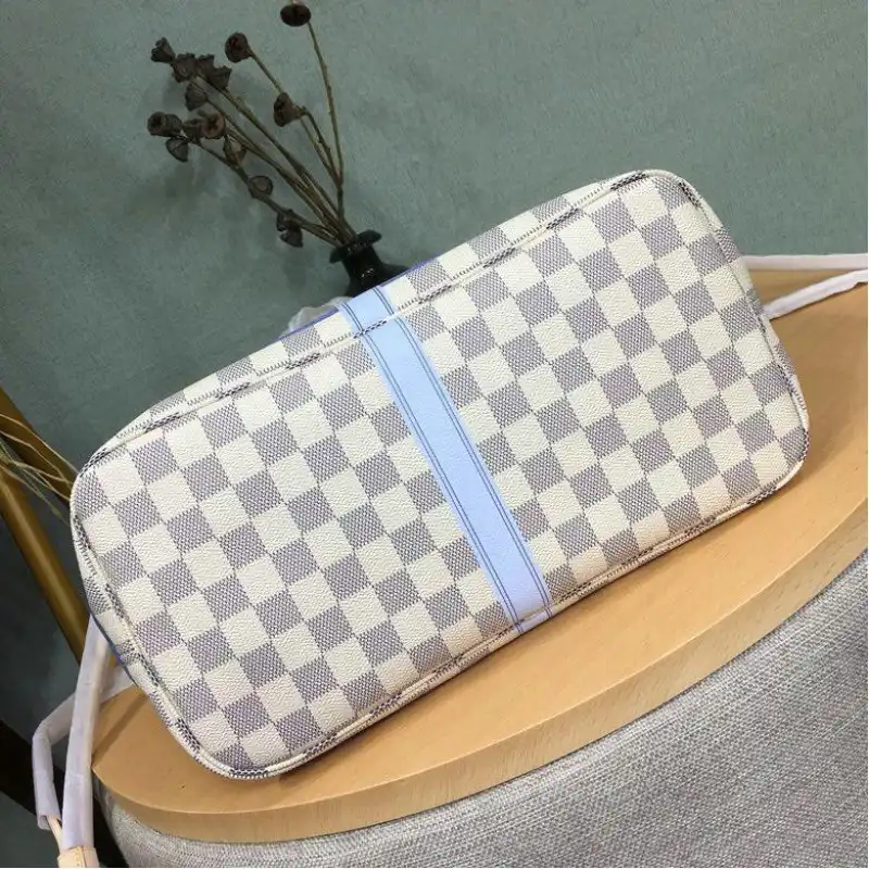 LV Bags 19T1L0389