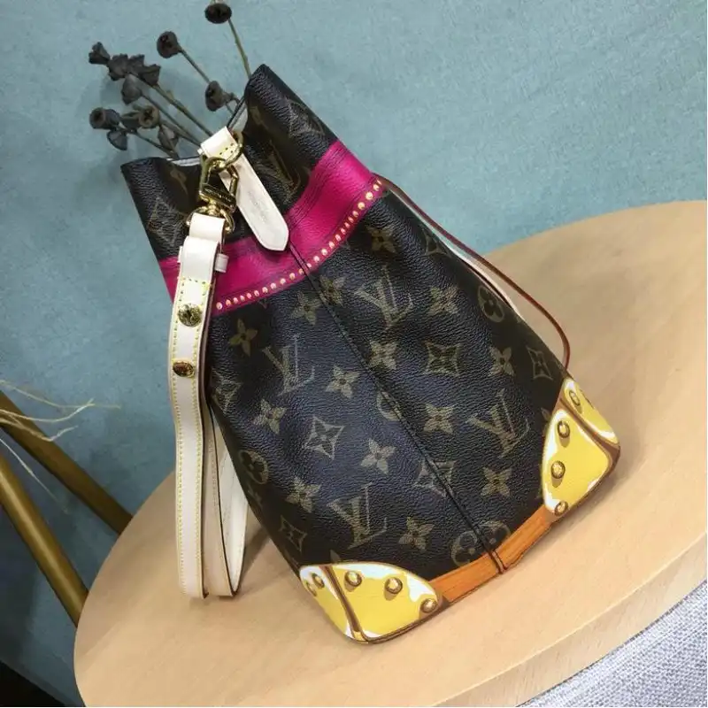 LV Bags 19T1L0394