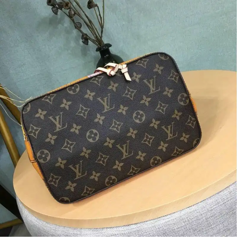 LV Bags 19T1L0394