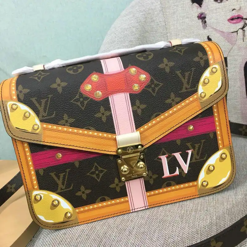 LV Bags 19T1L0395