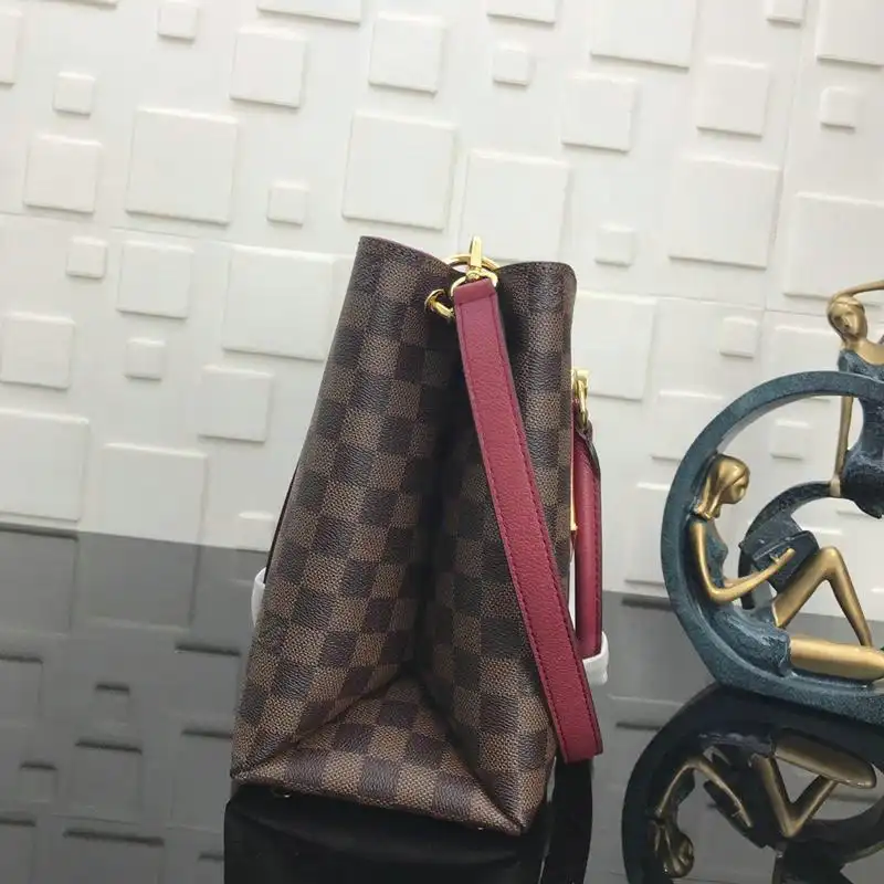 LV Bags 19T1L0396