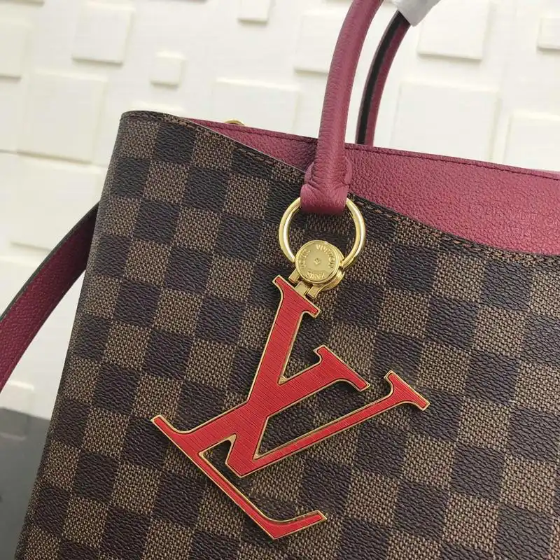 LV Bags 19T1L0396