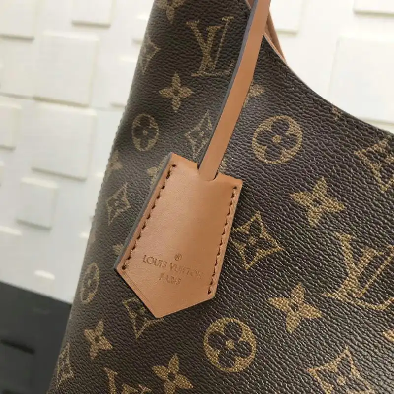 LV Bags 19T1L0398