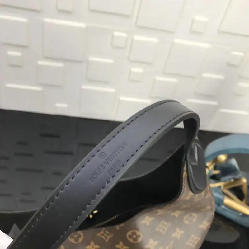 LV Bags 19T1L0400