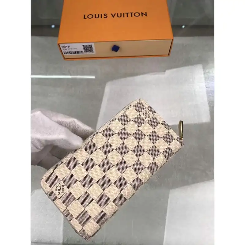 LV Bags 19T1L0442