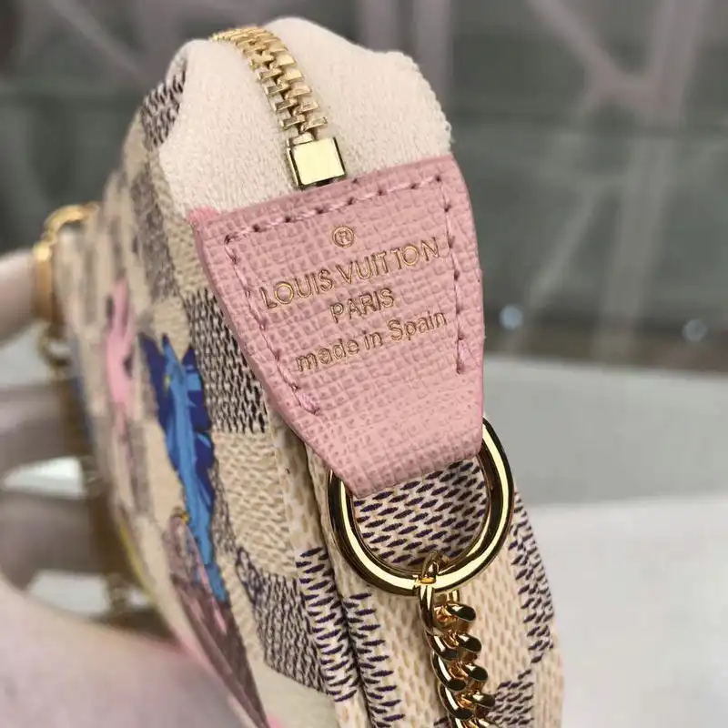 LV Bags 19T1L0444