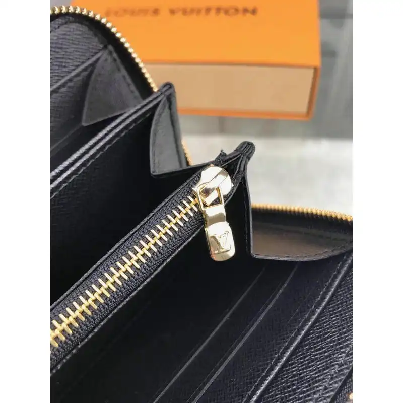 LV Bags 19T1L0448