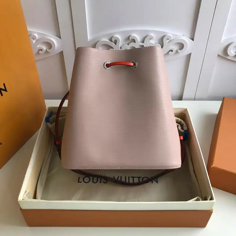 LV Bags 19T1L0465