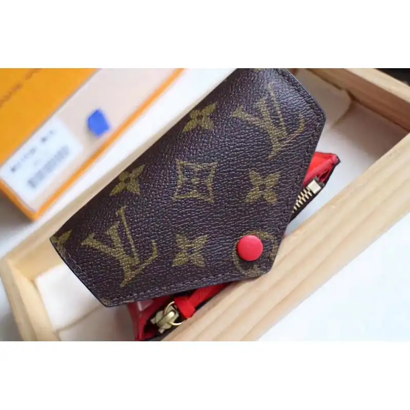 LV Bags 19T1L0477