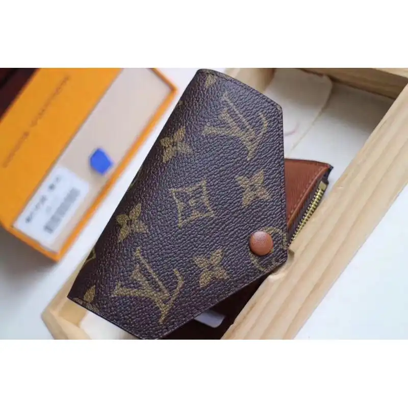 LV Bags 19T1L0479