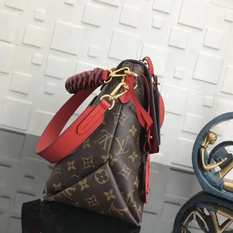 LV Bags 19T1L0484