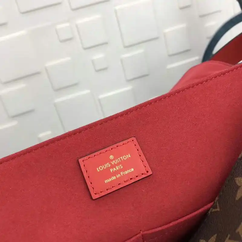 LV Bags 19T1L0484