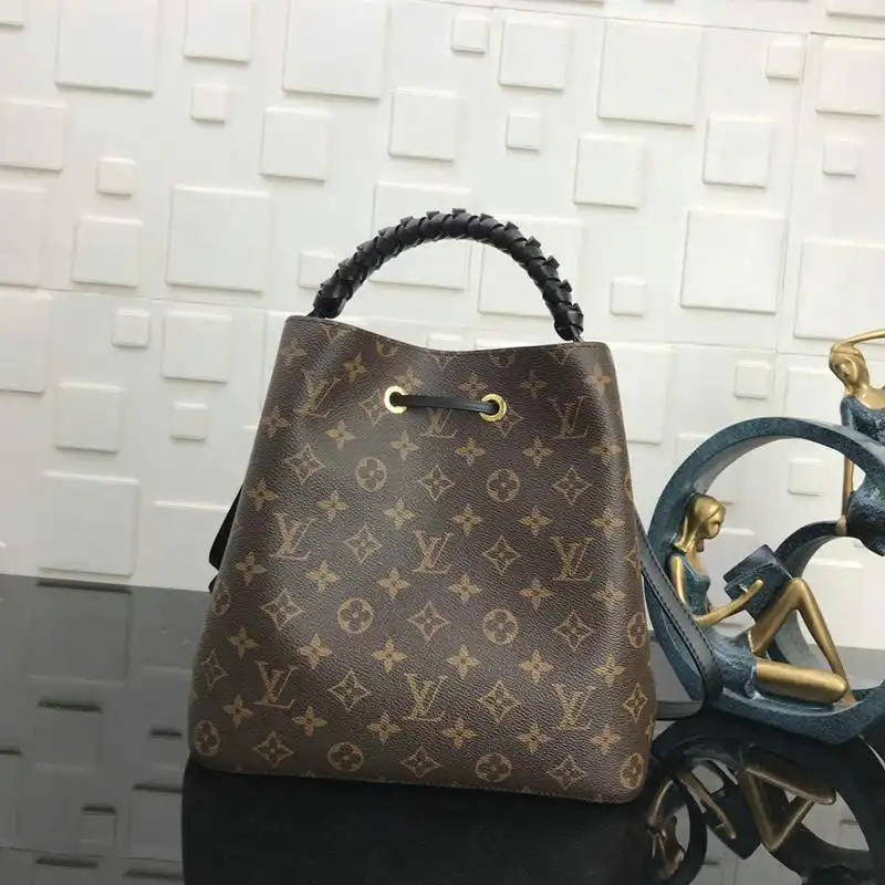 LV Bags 19T1L0489