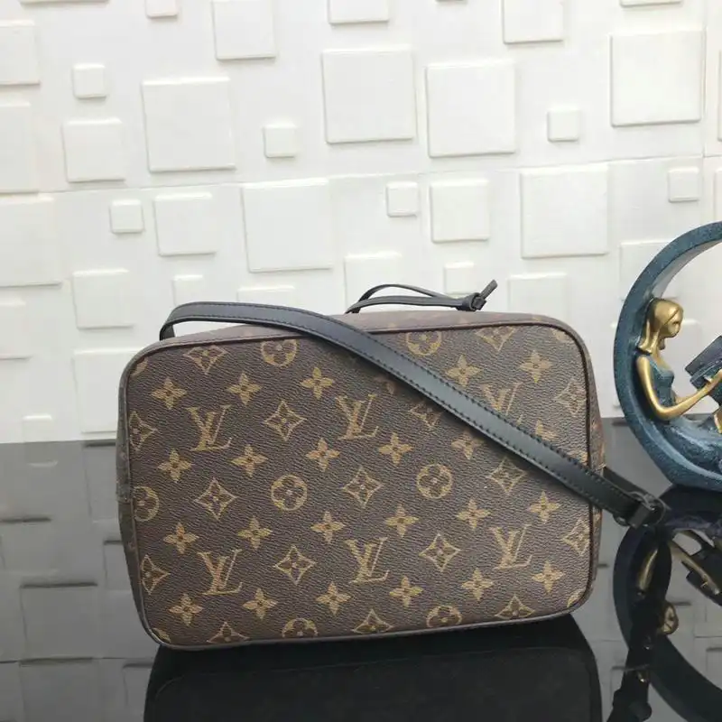 LV Bags 19T1L0489