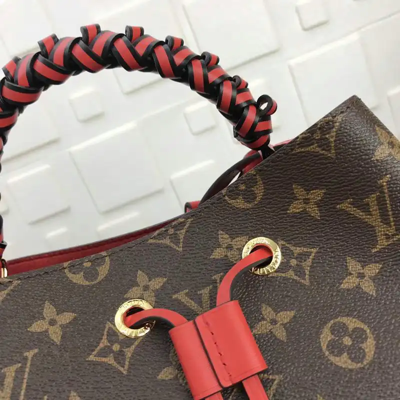 LV Bags 19T1L0490