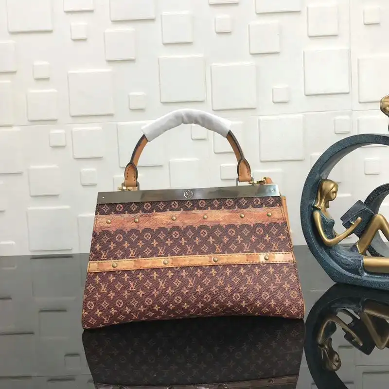 LV Bags 19T1L0491