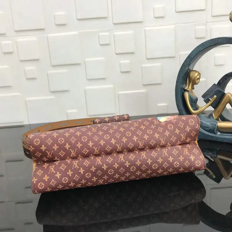 LV Bags 19T1L0491