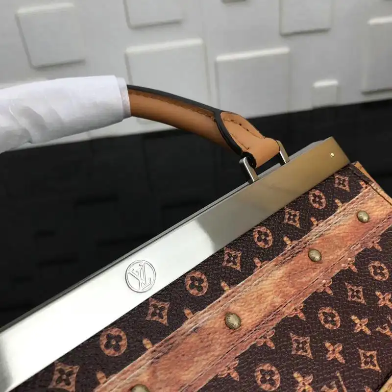 LV Bags 19T1L0491