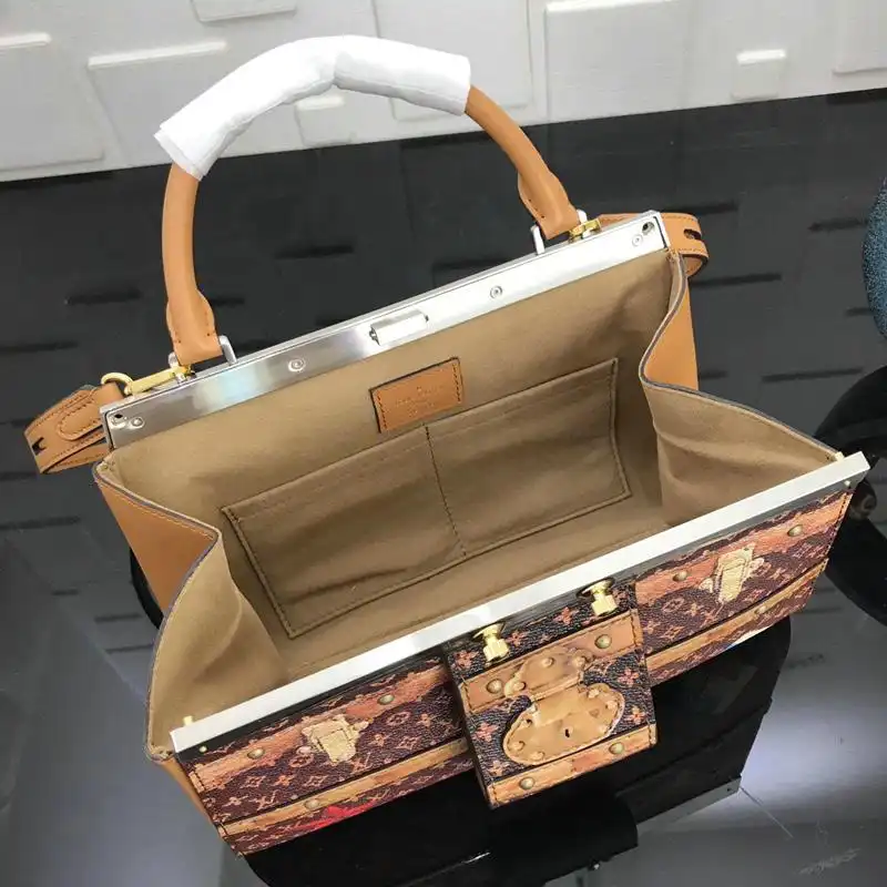 LV Bags 19T1L0491