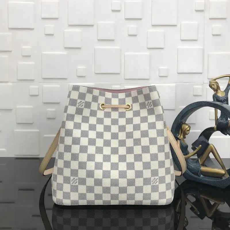 LV Bags 19T1L0499