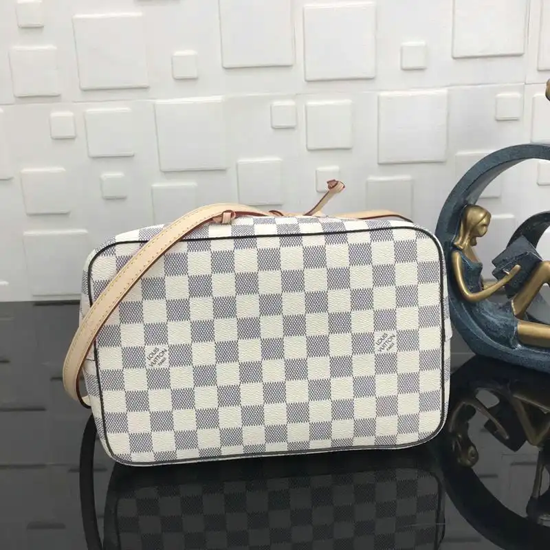 LV Bags 19T1L0499