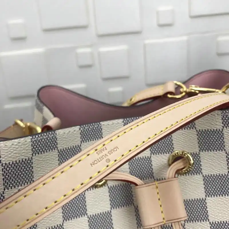 LV Bags 19T1L0499