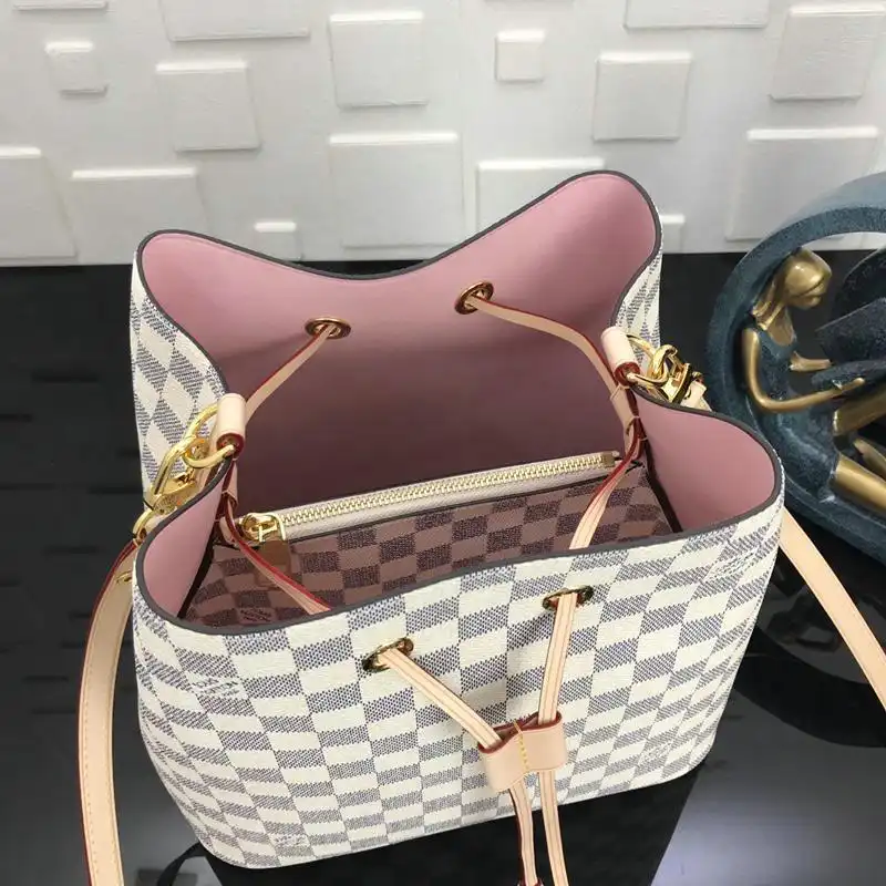 LV Bags 19T1L0499