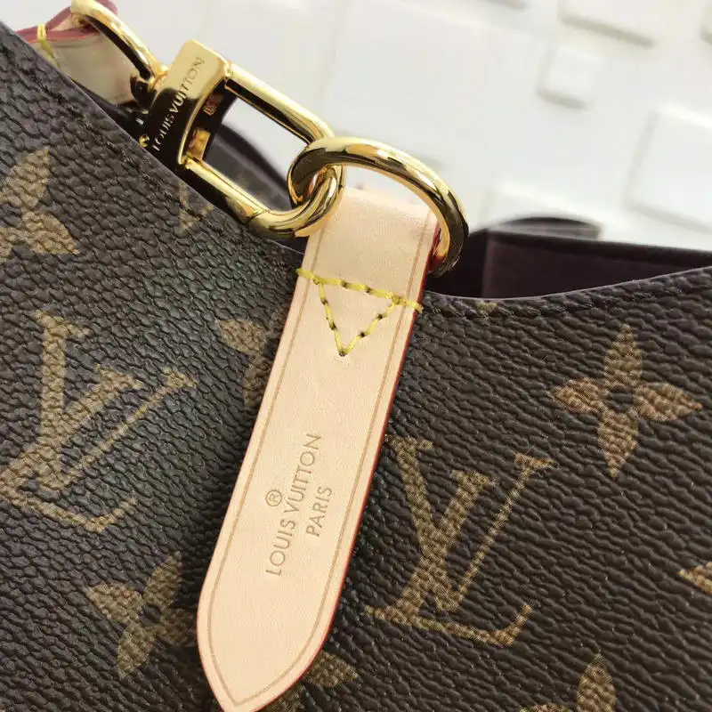 LV Bags 19T1L0529