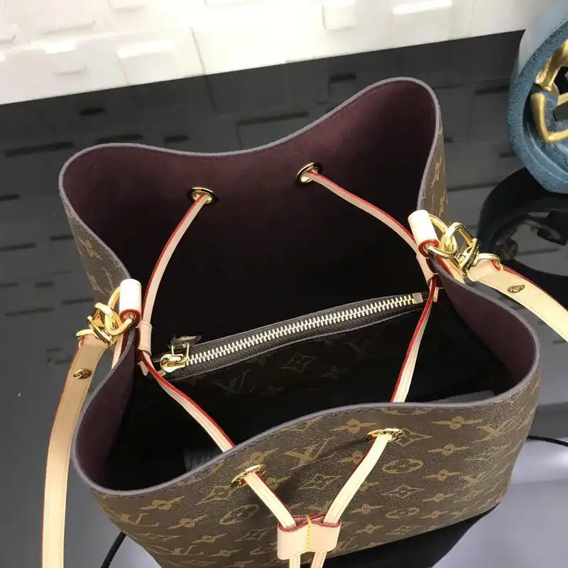 LV Bags 19T1L0529