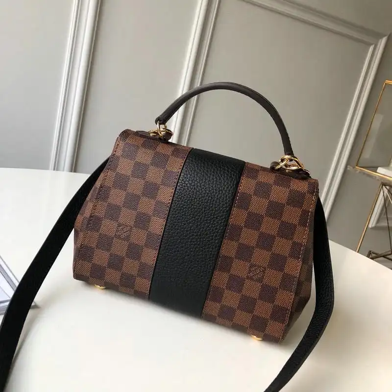 LV Bags 19T1L0537