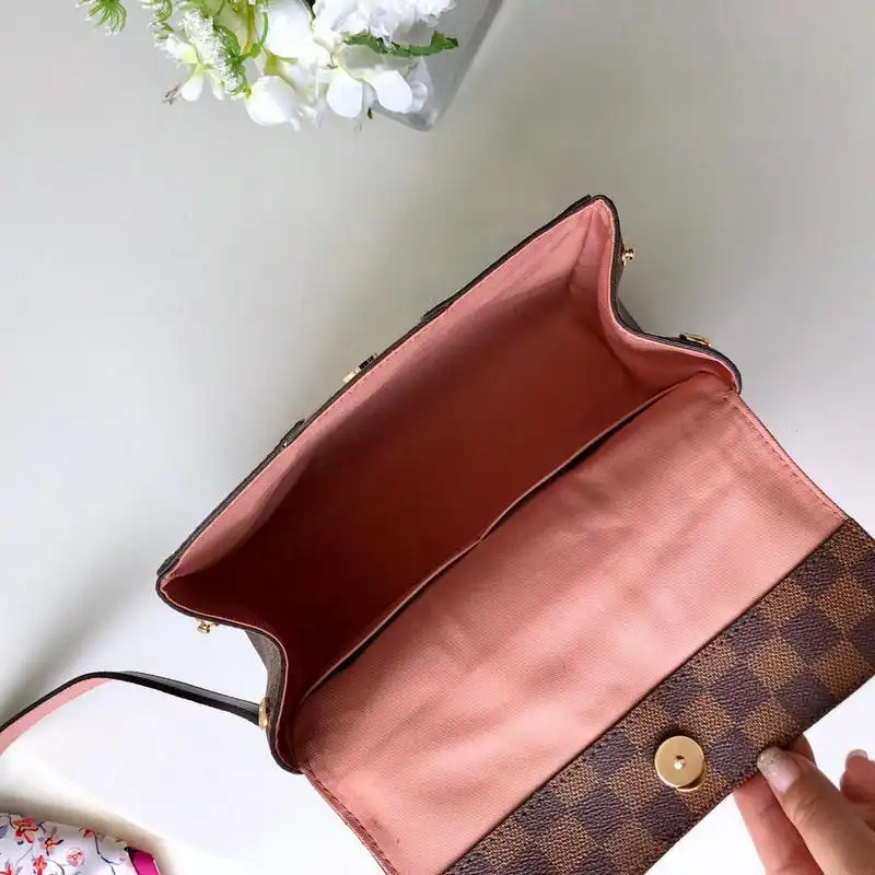 LV Bags 19T1L0538