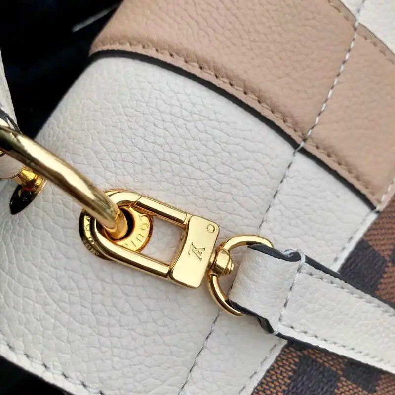 LV Bags 19T1L0539