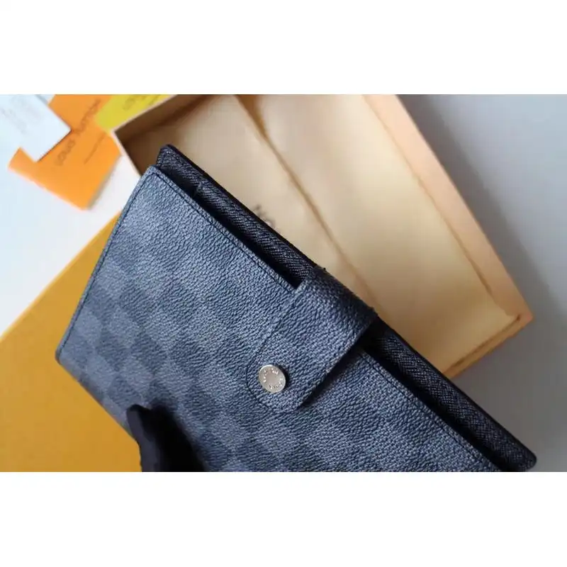 LV Bags 19T1L0553